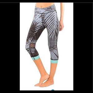 Shebeest lady Palm Indie Capri size small New